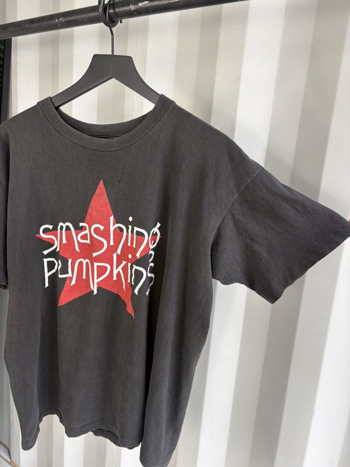 Band Tees Thrashed The Smashing Pumpkins Faded Distressed Shirt GRUNGE Size US XL / EU 56 / 4 - 2 Thumbnail