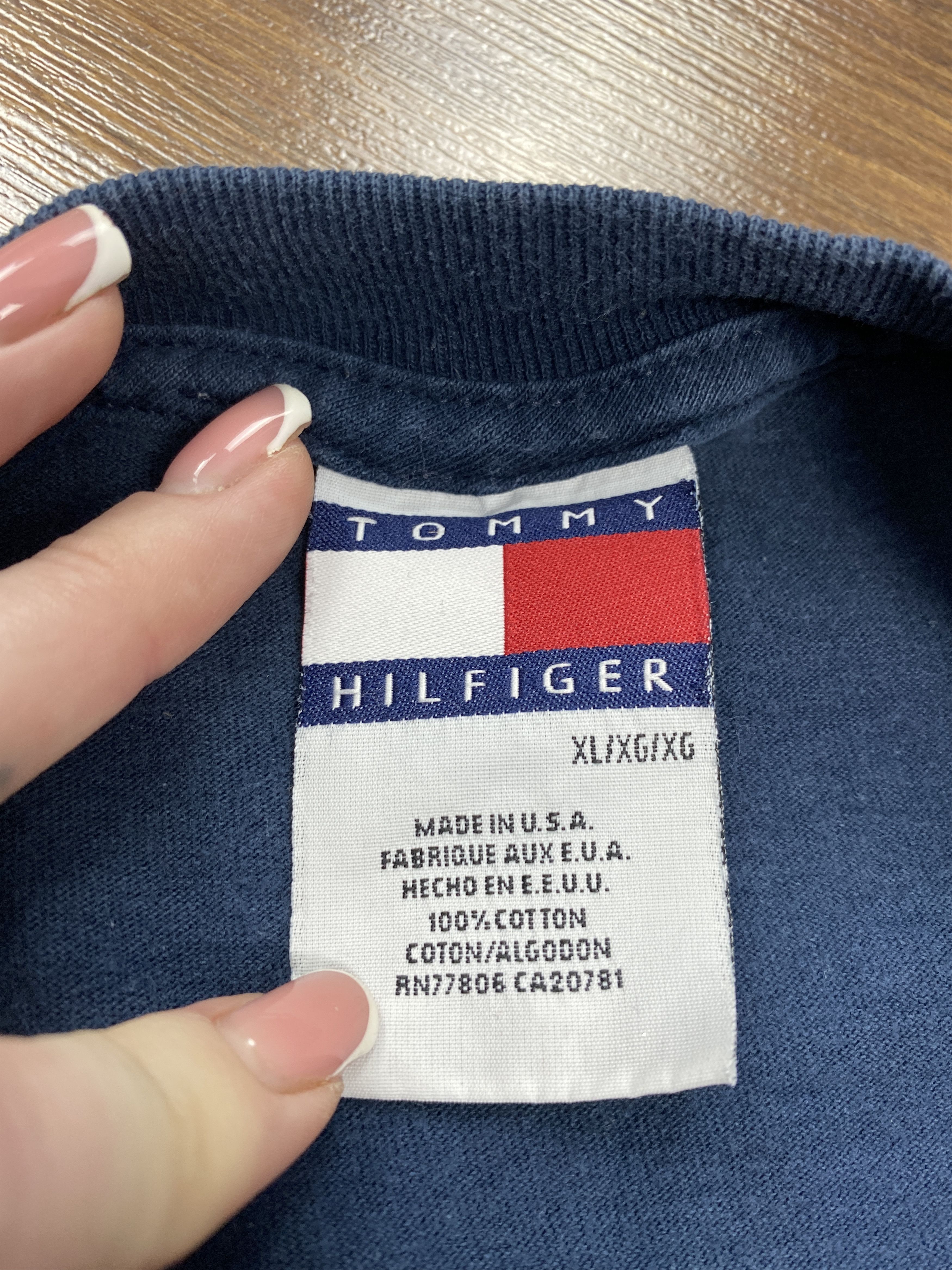 Tommy Hilfiger Tommy Hilfiger Vintage Mens T-Shirt Size US XL / EU 56 / 4 - 5 Thumbnail