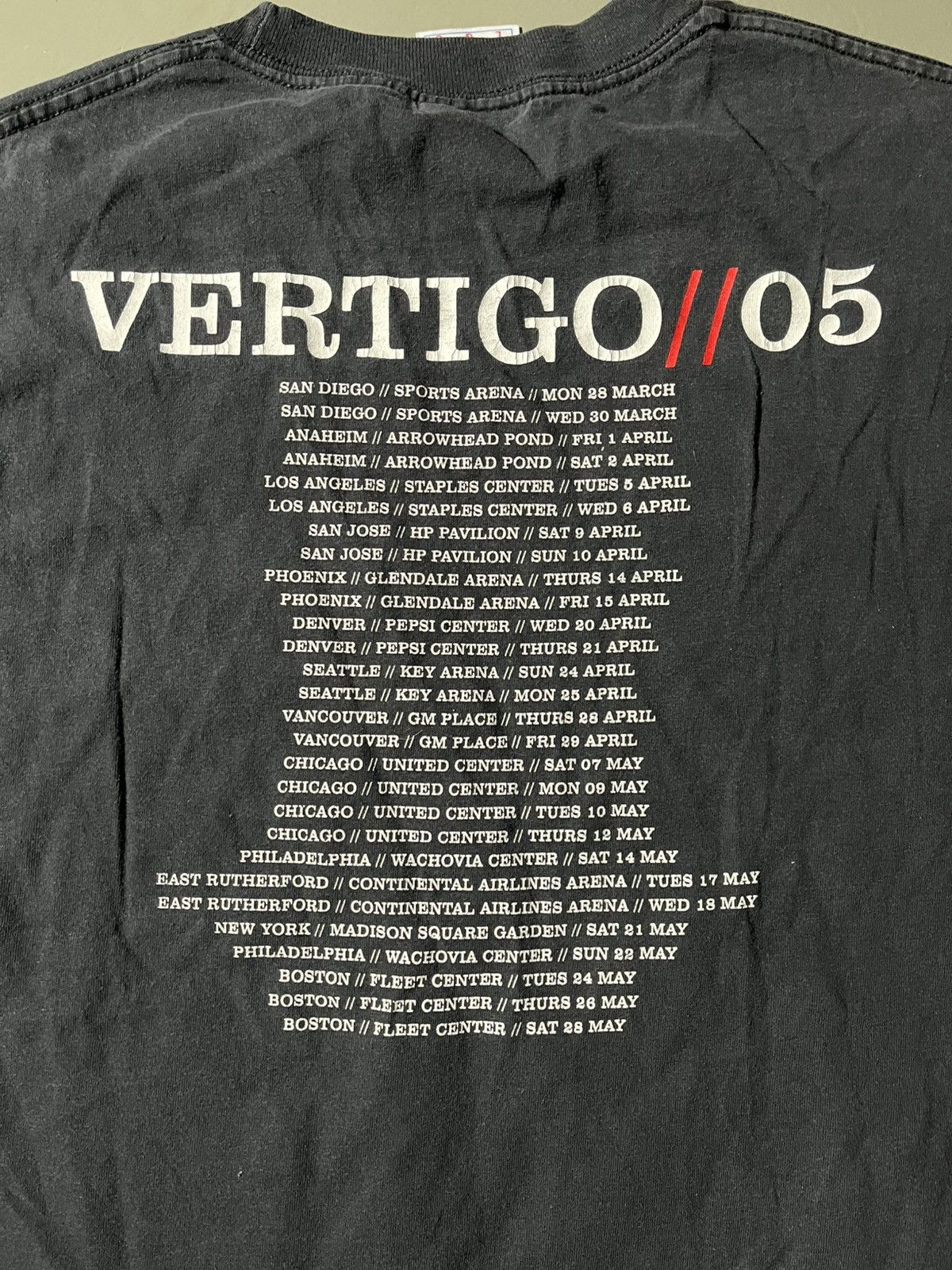 Other Vintage 2005 U2 Vertigo tour t-shirt Size US L / EU 52-54 / 3 - 5 Thumbnail