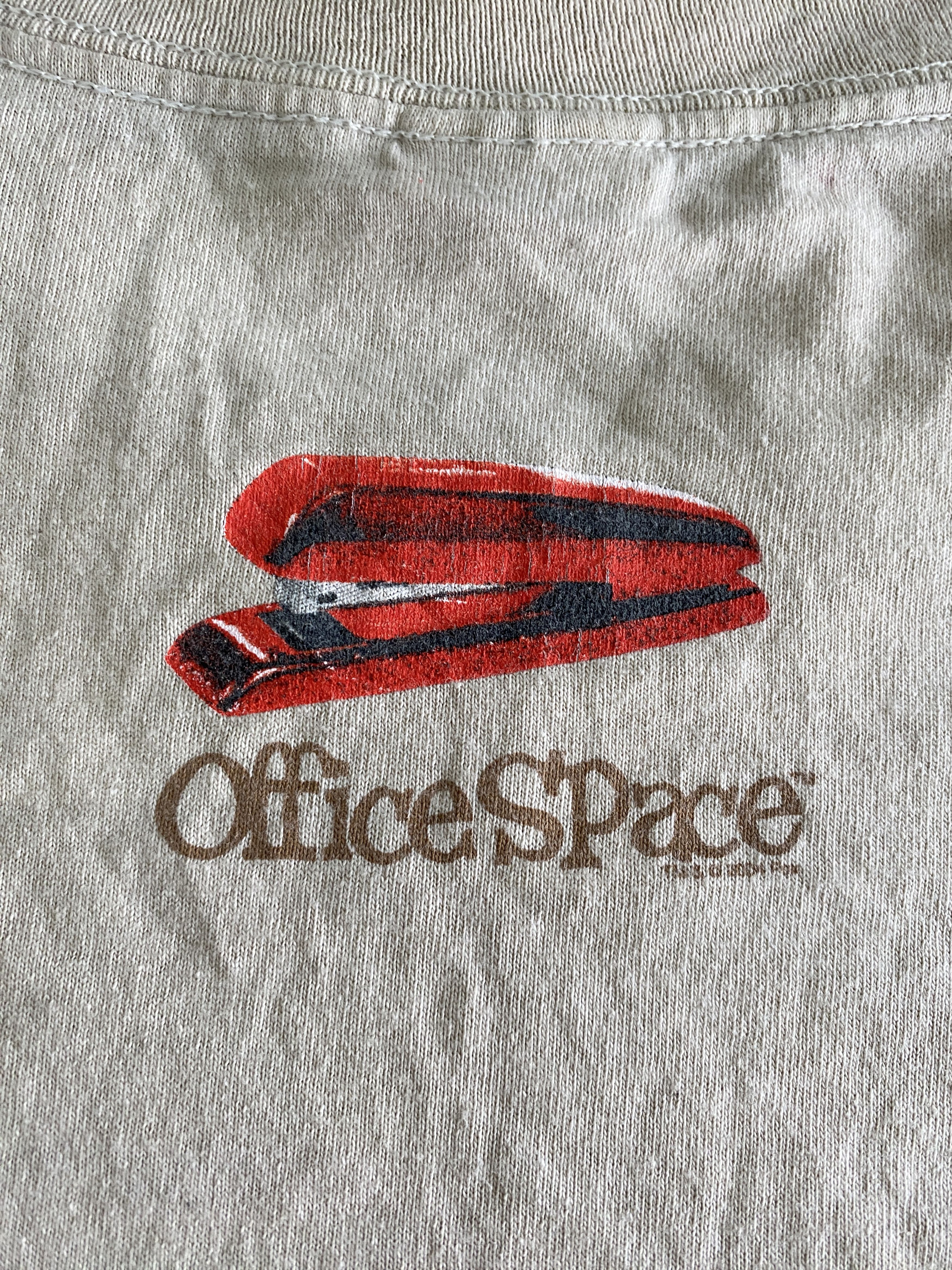 Gildan Vintage 2004 Office Space "Stapler Guy" Movie Shirt Fox TV Size US L / EU 52-54 / 3 - 12 Thumbnail