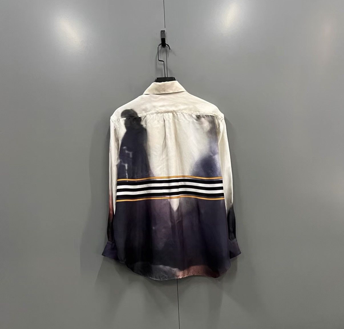 Burberry Burberry Tie-dye Letter Printed Shirt J41 Size US S / EU 44-46 / 1 - 2 Thumbnail