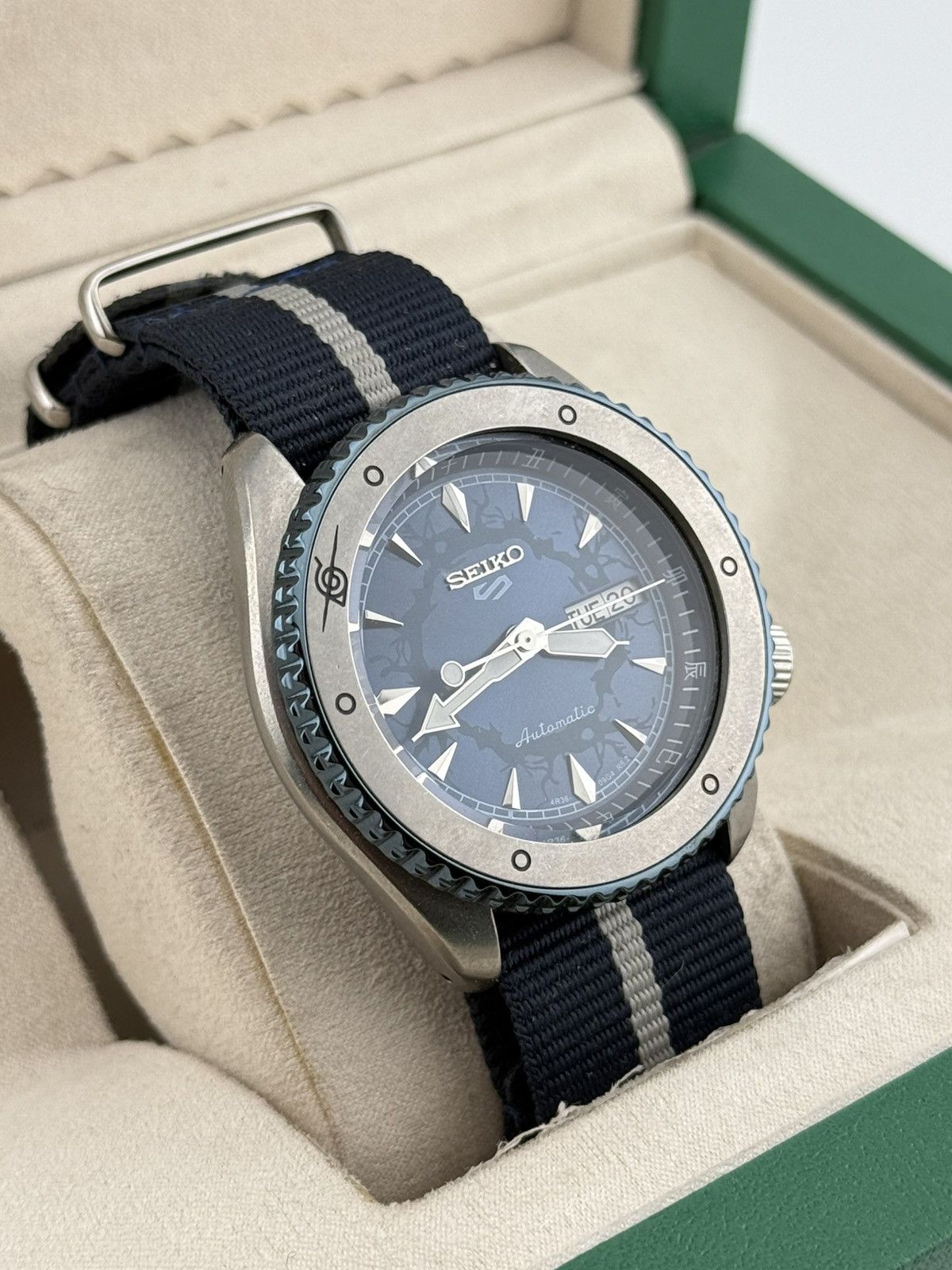 Seiko Seiko 5 Sports Automatic Wristwatch 4R36 Movement Mens Watch Size 42 - 2 Thumbnail