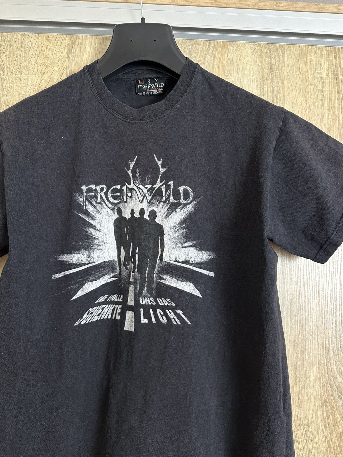 Band Tees 🔥 2002 Frei.Wild Eines Tages Album Rock Band Vintage T Shirt Size US L / EU 52-54 / 3 - 1 Thumbnail
