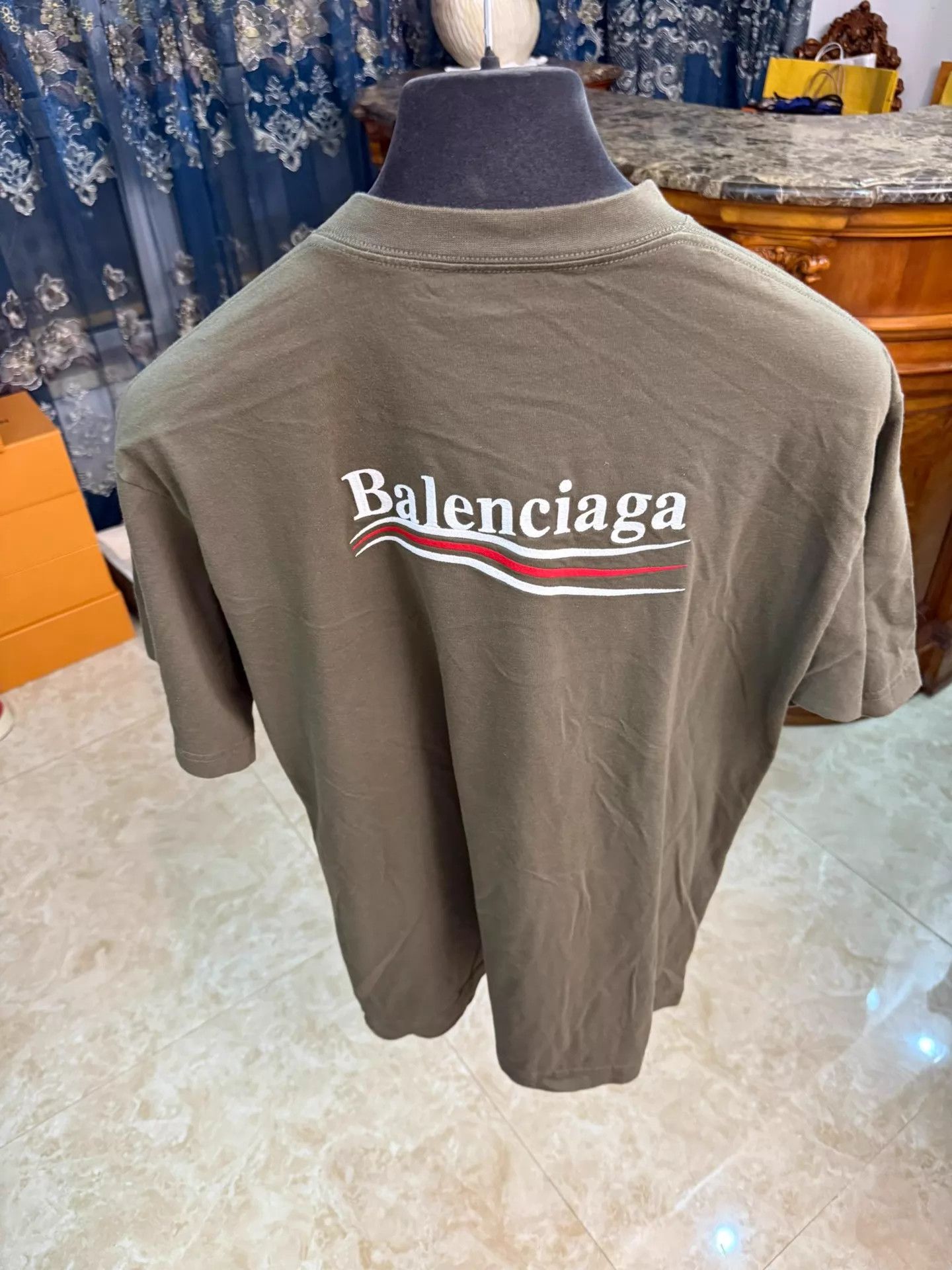 Balenciaga Balenciaga XS (L) T-Shirt Worn Twice Embroidered Logo Size US XS / EU 42 / 0 - 2 Thumbnail