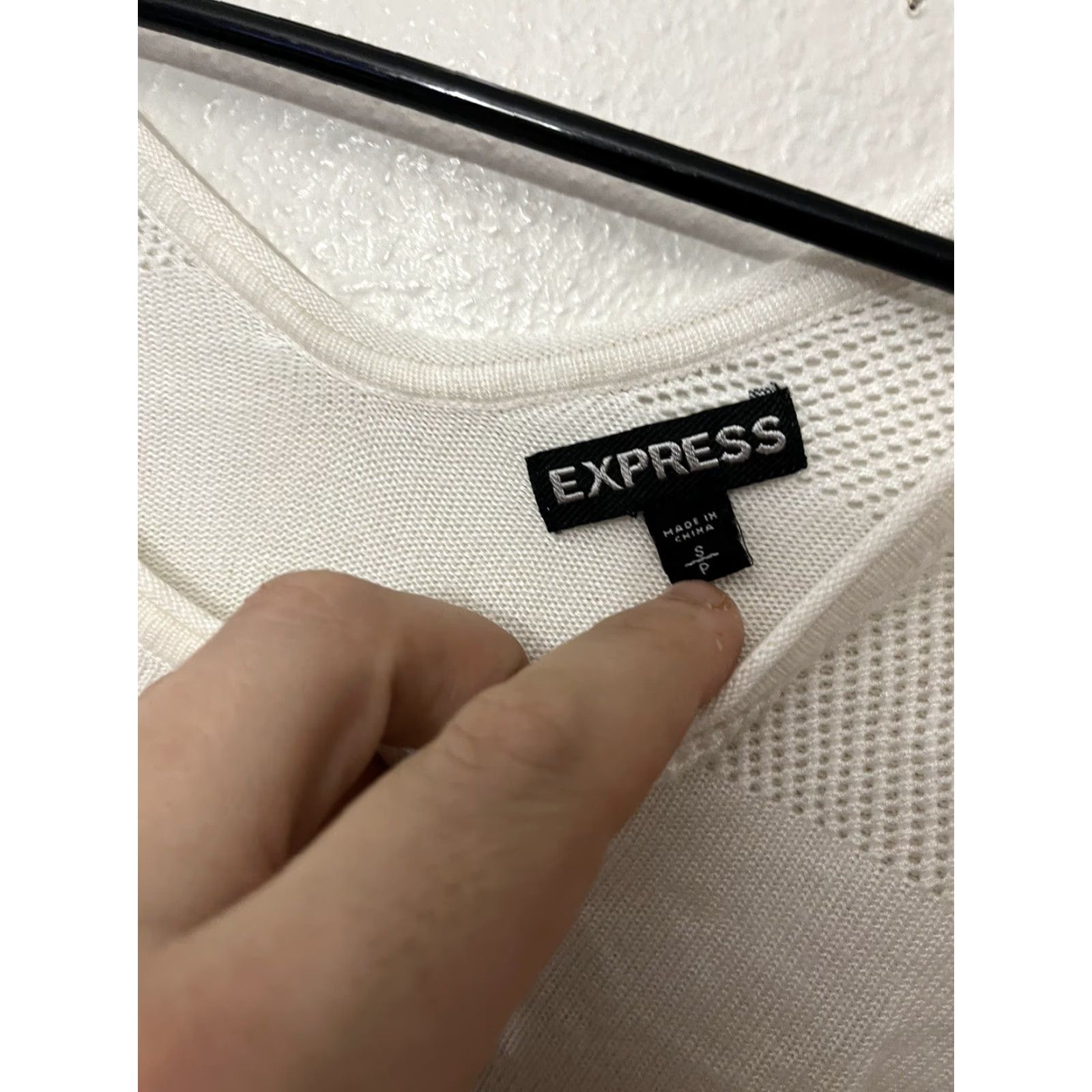 Express Express Blouse Shirt Knit V-Neck 3/4 Sleeve Solid White S Womens Short Sleeve Top Small White Express Knit Blouse Size S / US 4 / IT 40 - 3 Thumbnail