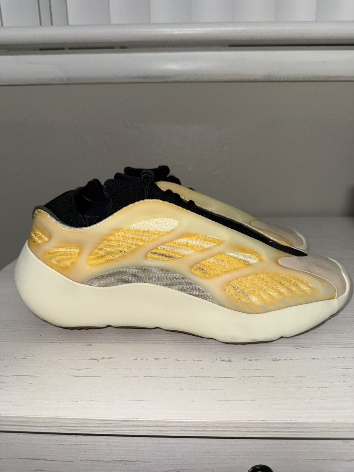 Yeezy Adidas Yeezy 700 V3 ‘Mono Safflower’ Size US 11 / EU 44 - 2 Thumbnail