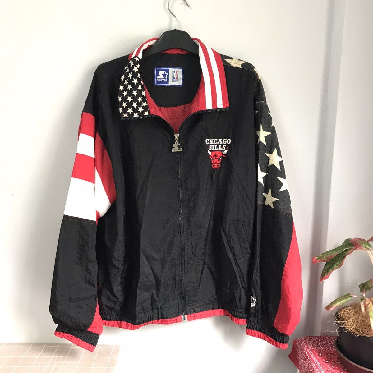 NBA × Starter × Vintage Vintage Chicago Bulls Jacket Size US L / EU 52-54 / 3 - 1 Thumbnail