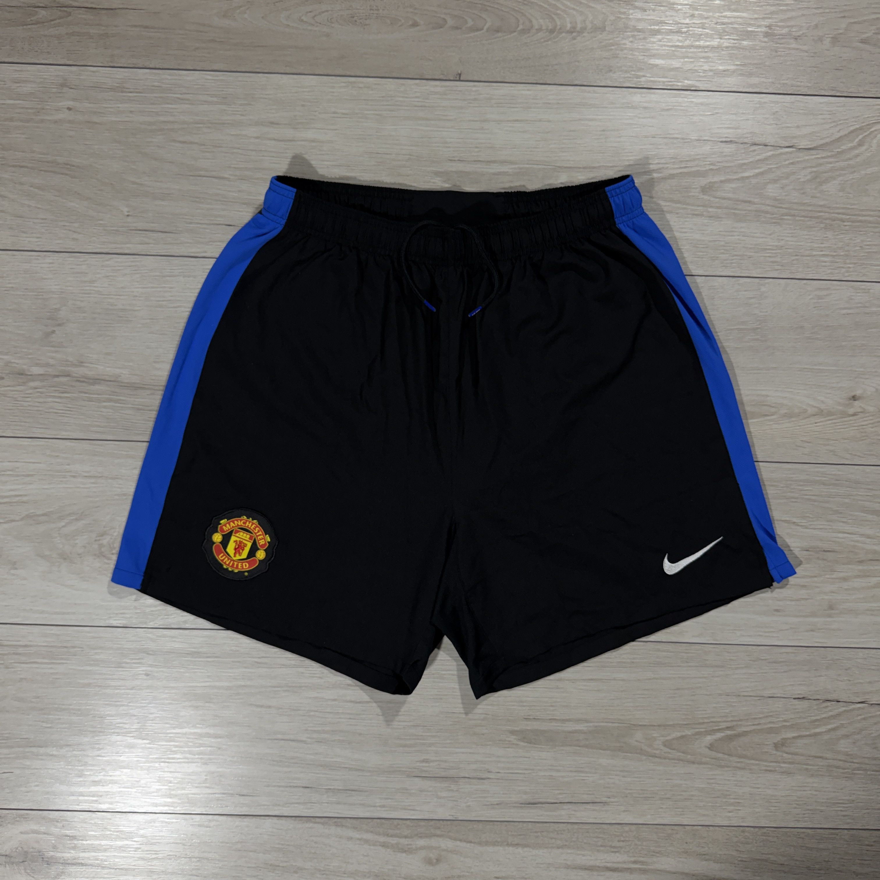 Nike Nike 2010 Manchester United Vintage Football Shorts Size XL Size US 36 / EU 52 - 1 Thumbnail