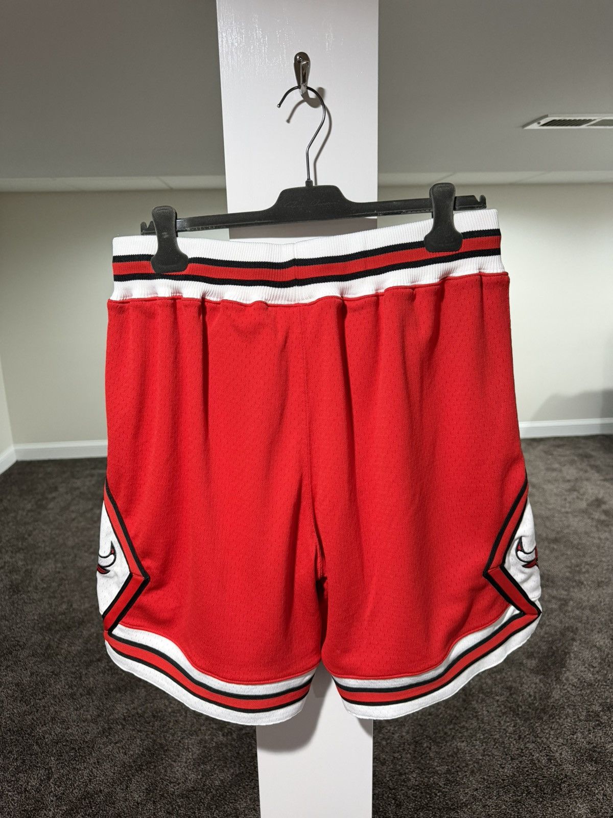Mitchell & Ness Mitchell & Ness NBA Chicago Bulls Red Basketball Shorts Size US 34 / EU 50 - 2 Thumbnail