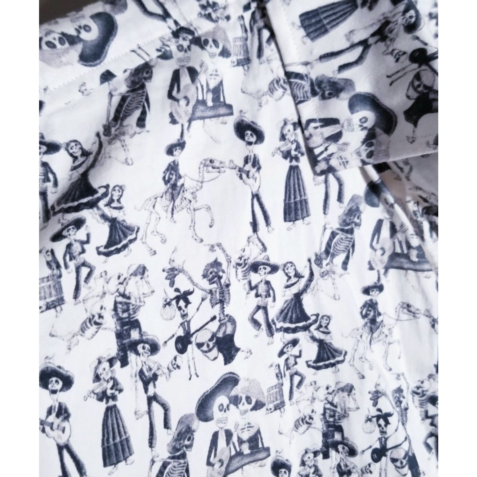 Robert Graham VINTAGE Robert Graham Button-Front Shirt XL White Skull Print 100% Cotton Jacquard Mens Size US XL / EU 56 / 4 - 2 Thumbnail
