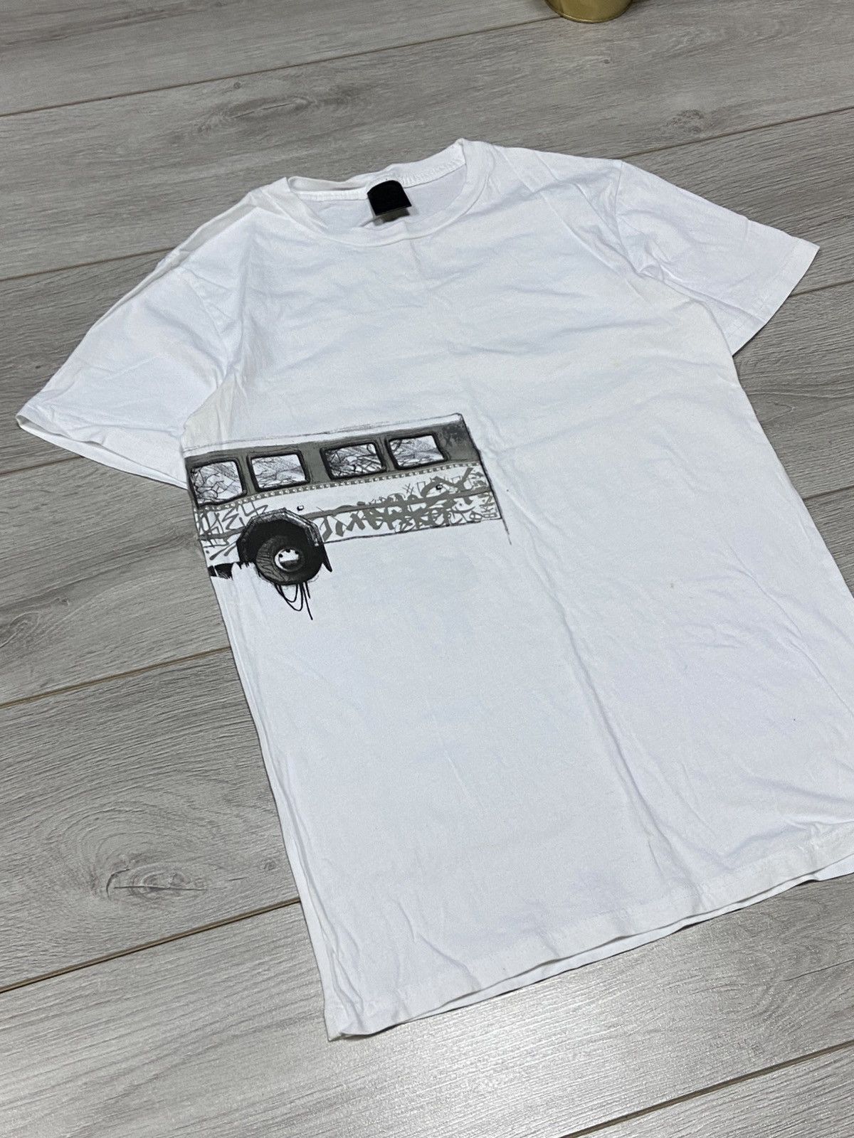 Oakley Oakley vintage crash bus big logo RARE t-shirt Size US M / EU 48-50 / 2 - 5 Thumbnail
