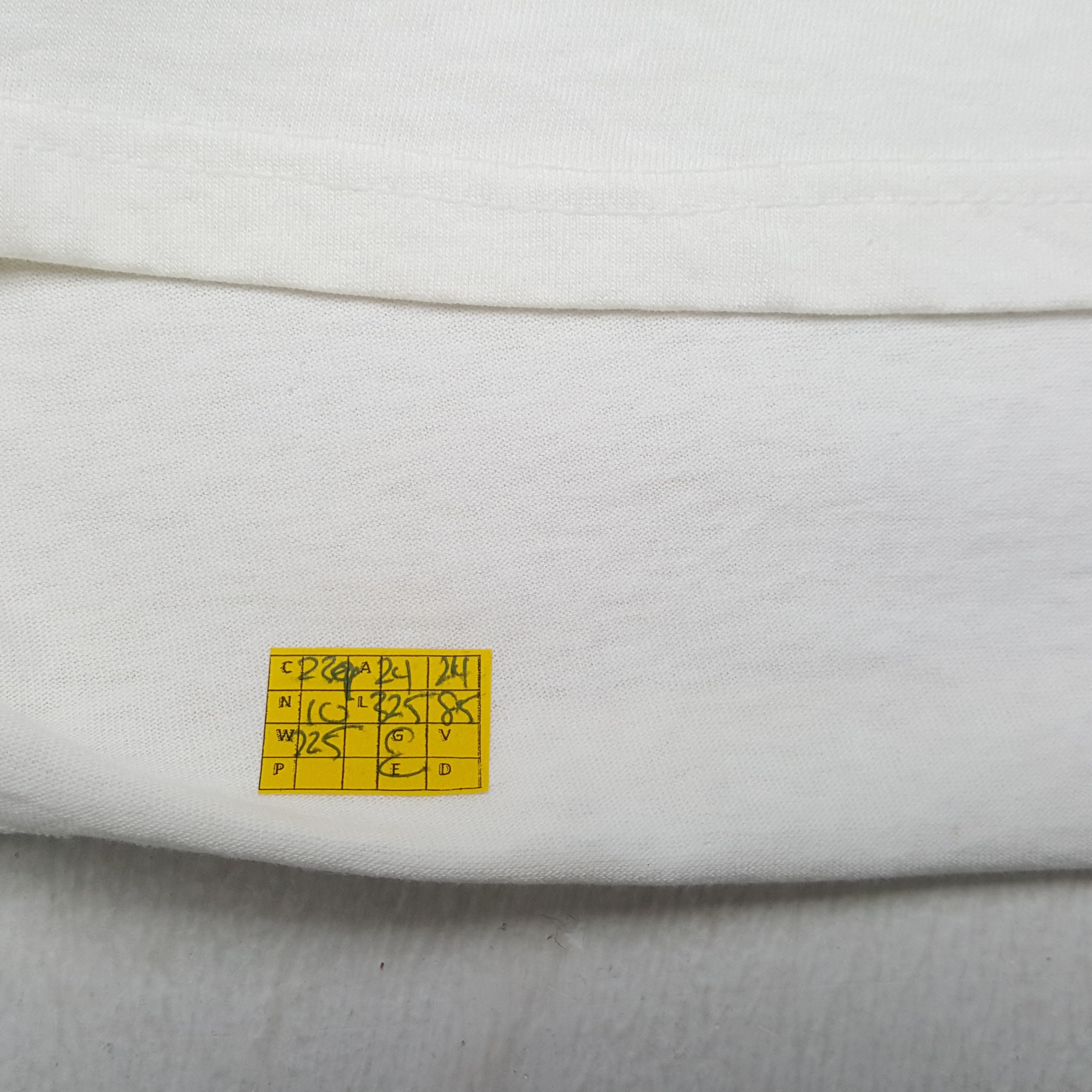 Vintage Vintage 90's MARRIOT REWARDS Visa MasterCard T-Shirt Size US XL / EU 56 / 4 - 5 Thumbnail