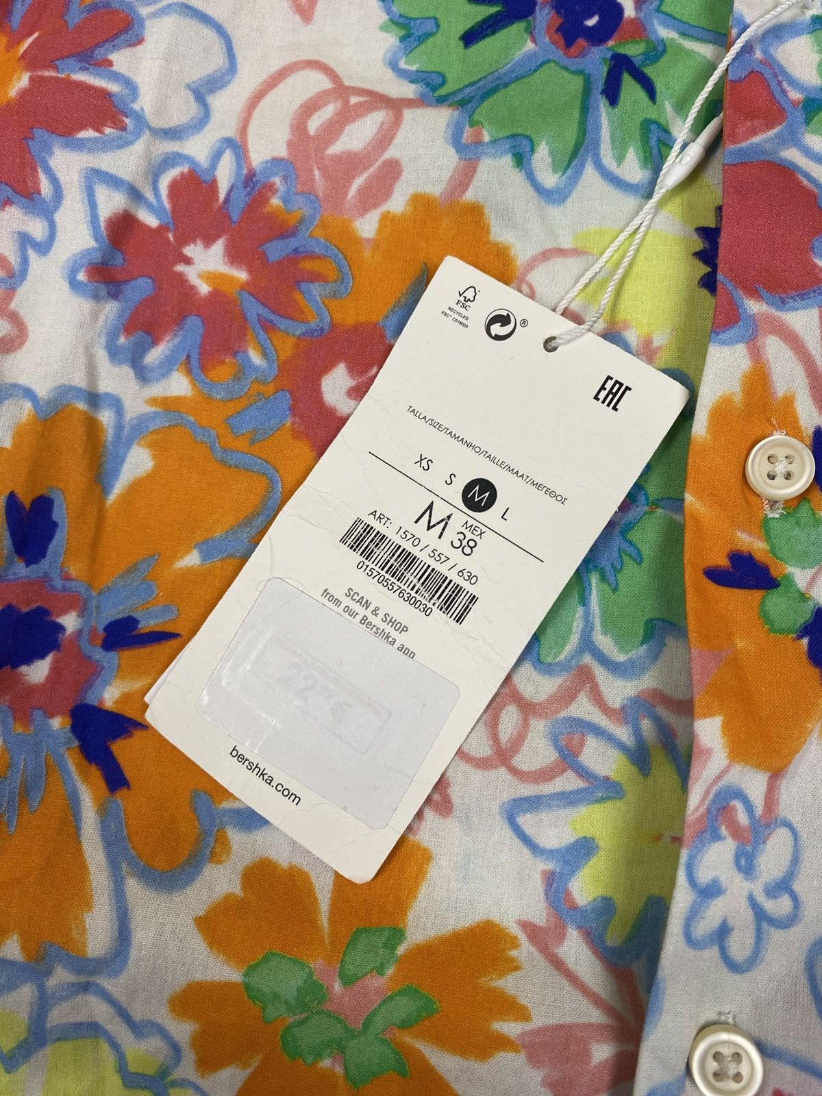 Bershka Bershka Hawaiian Shirt Flowers Art Multicolour Print Size: M Size US M / EU 48-50 / 2 - 3 Thumbnail