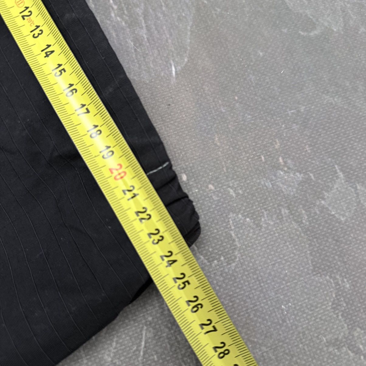 Nike Nike Vintage 00s Nylon Parachute Metal Swoosh Pants Y2K Size 30" / US 8 / IT 44 - 9 Thumbnail