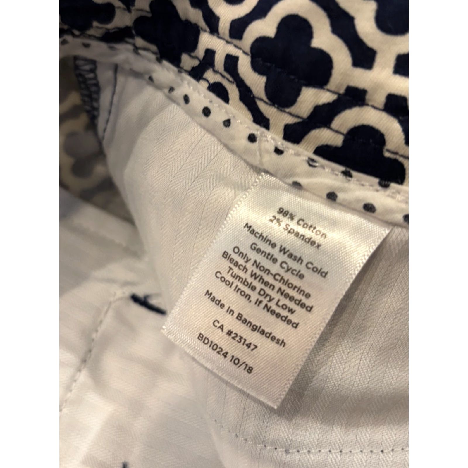Talbots Talbots Bermuda Shorts Womens 12 Blue White Geometric 10” Inseam Casual Size 34" / US 12 / IT 48 - 2 Thumbnail