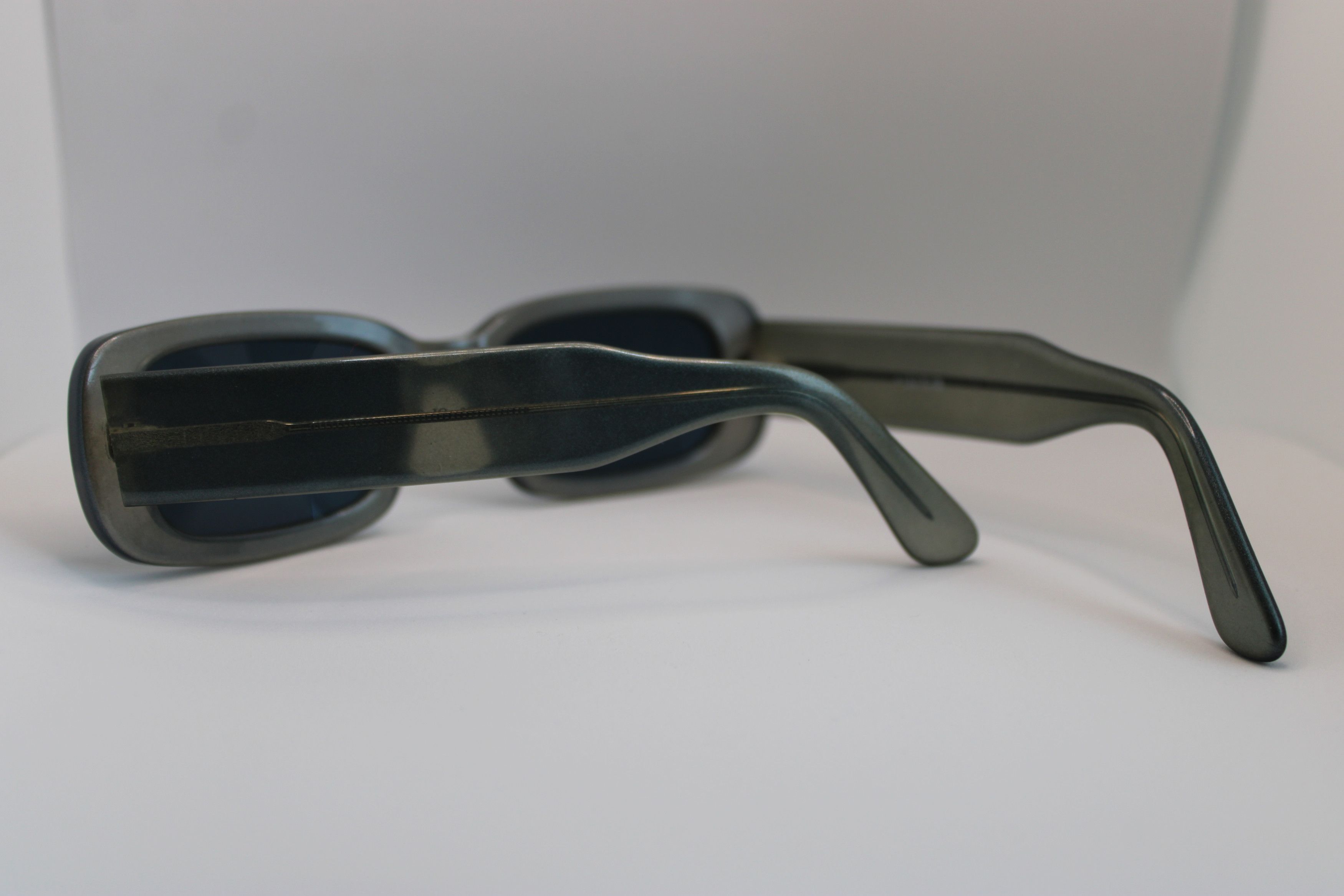 Valentino Vtg. Oliver by Valentino Grey&Black Sunglasses Size ONE SIZE - 10 Thumbnail