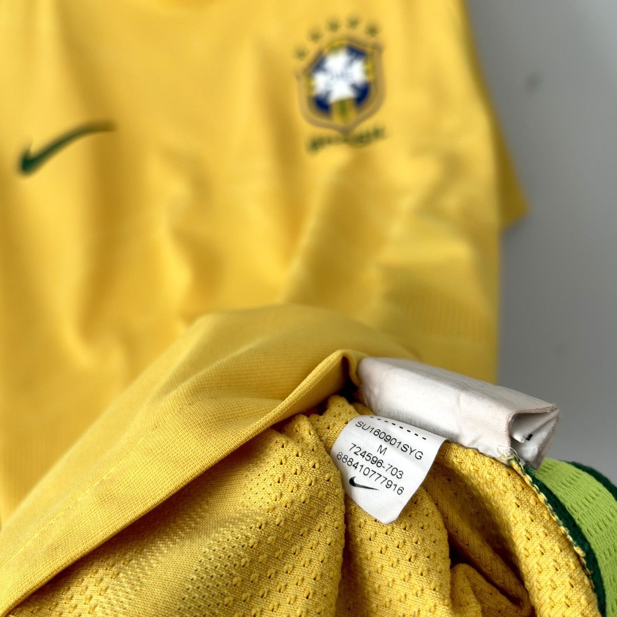 Nike 2016 2018 Brazil Nike Home Kit Soccer Jersey Shirt Top Tee Size US M / EU 48-50 / 2 - 8 Thumbnail