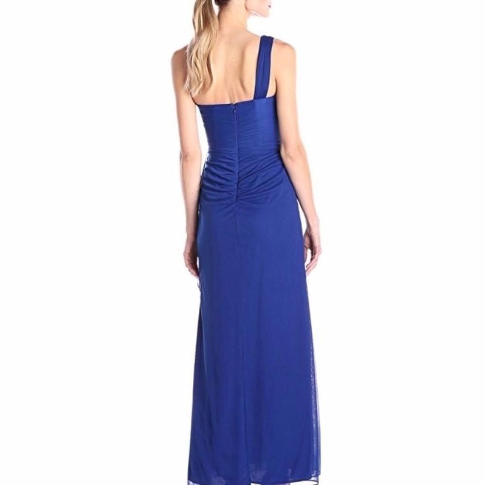 Designer Xscape l One Shoulder Ruched Evening Gown Size 8 Size M / US 6-8 / IT 42-44 - 2 Thumbnail