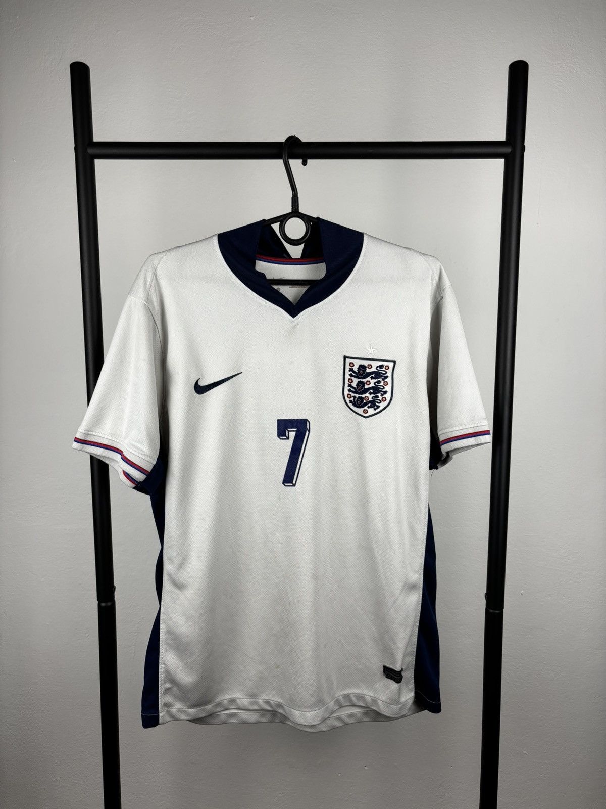 Vintage Nike x England #7 Beckham soccer jersey size L Size US L / EU 52-54 / 3 - 1 Thumbnail
