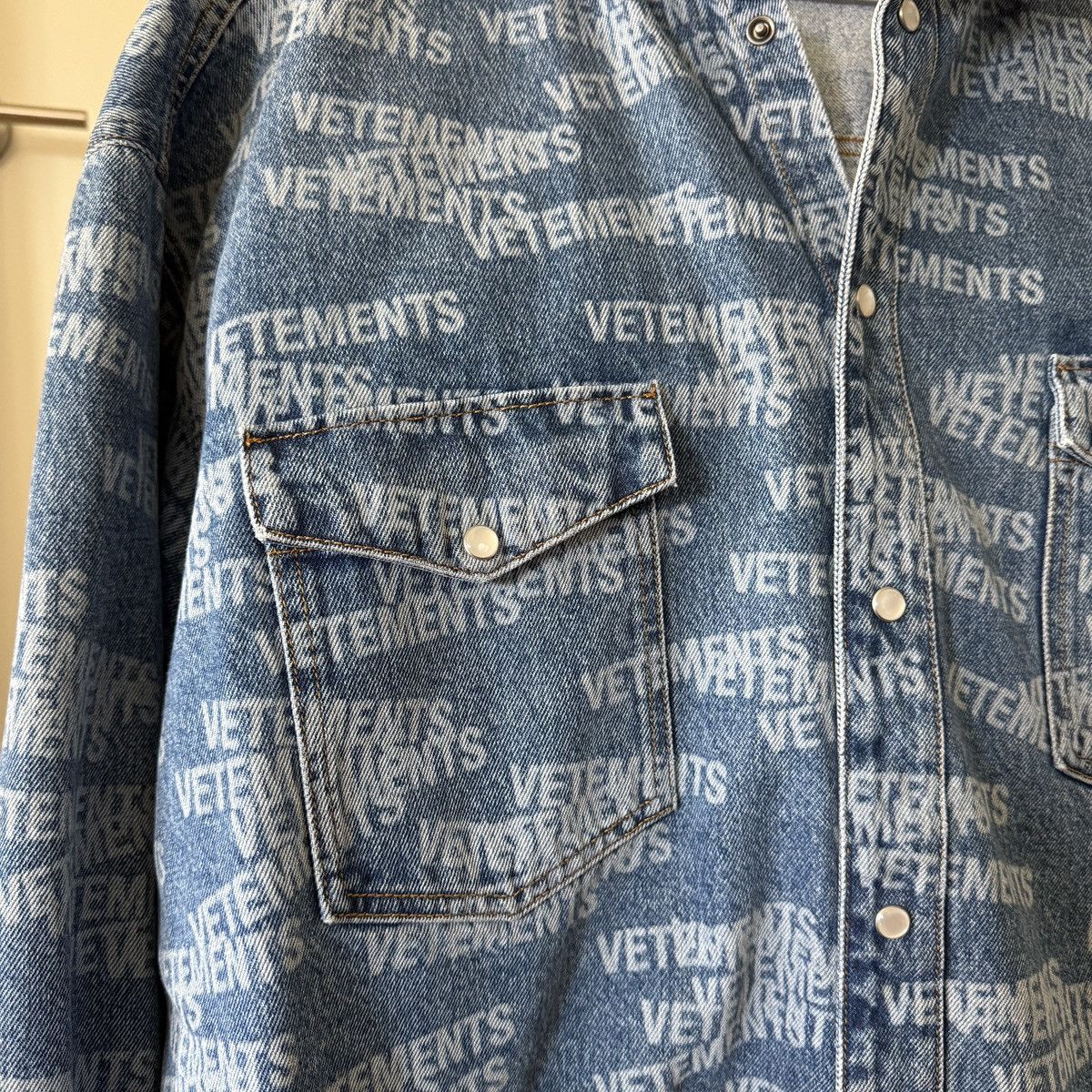 Vetements Vetements Oversized Denim Jacket LOGO Size US XL / EU 56 / 4 - 3 Thumbnail