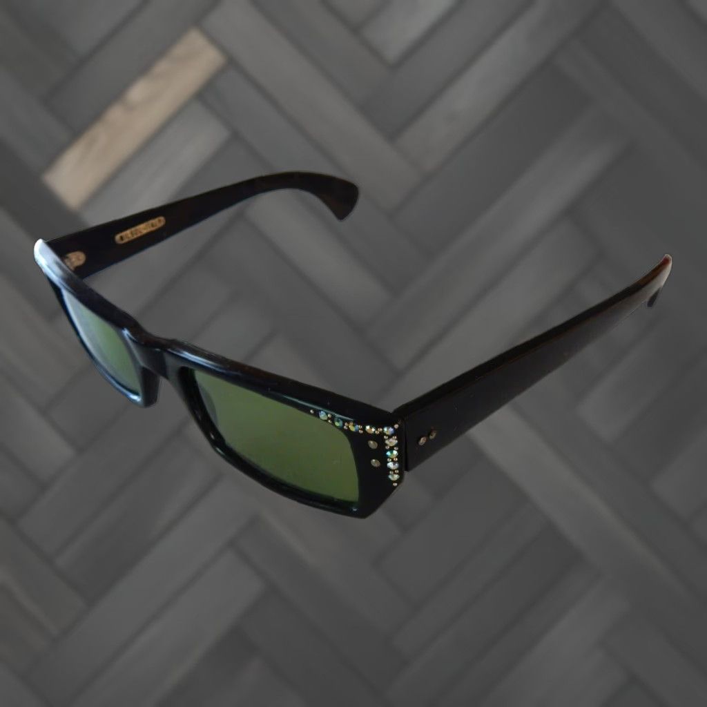 Vintage VINTAGE Milsol Sunglasses Women Adult Black Green Crystals Italy Size ONE SIZE - 1 Thumbnail