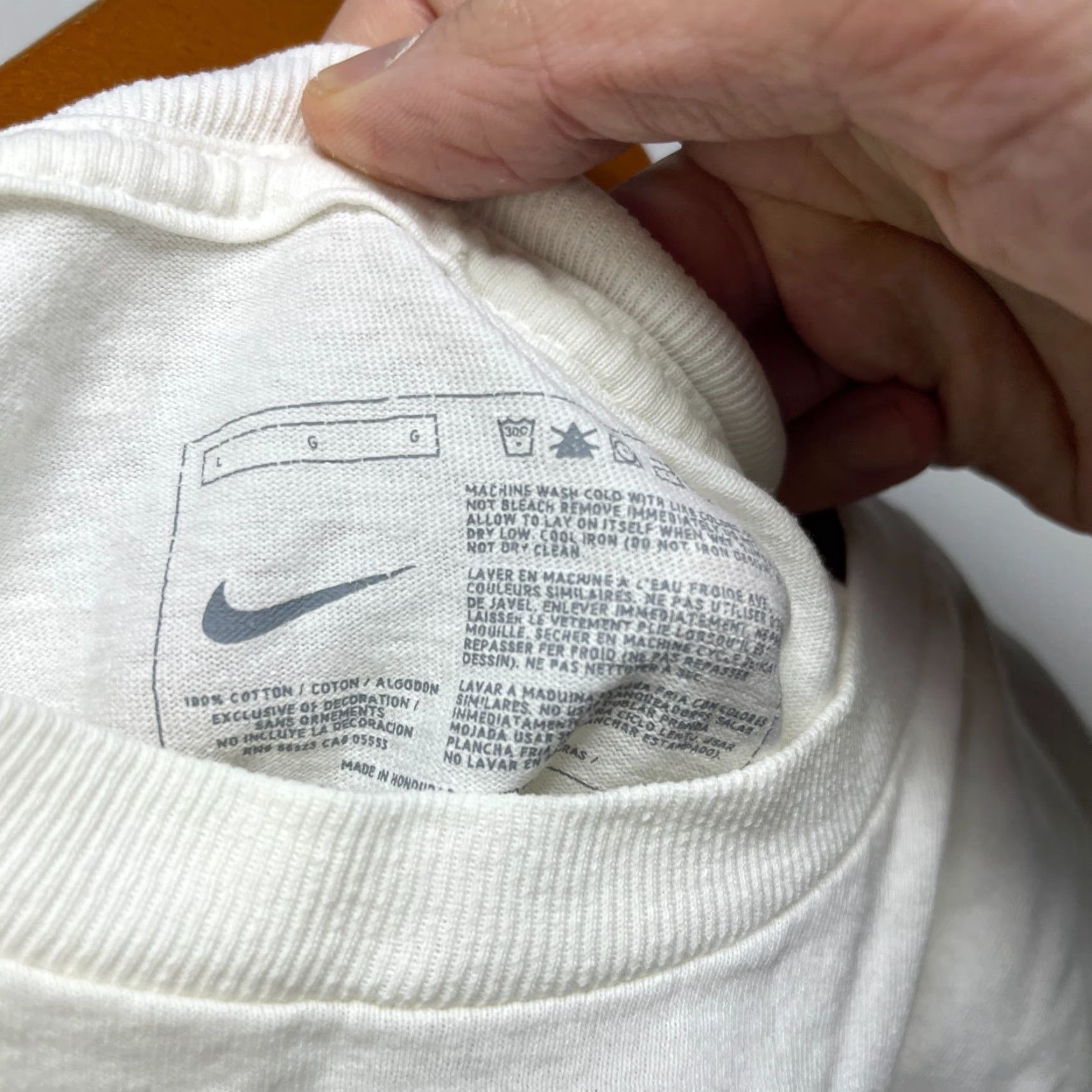Nike VINTAGE Nike Swoosh Y2K T Shirt Large Nike Air White Cotton Mens Short Sleeve Crew Neck 2000s Size US L / EU 52-54 / 3 - 4 Thumbnail