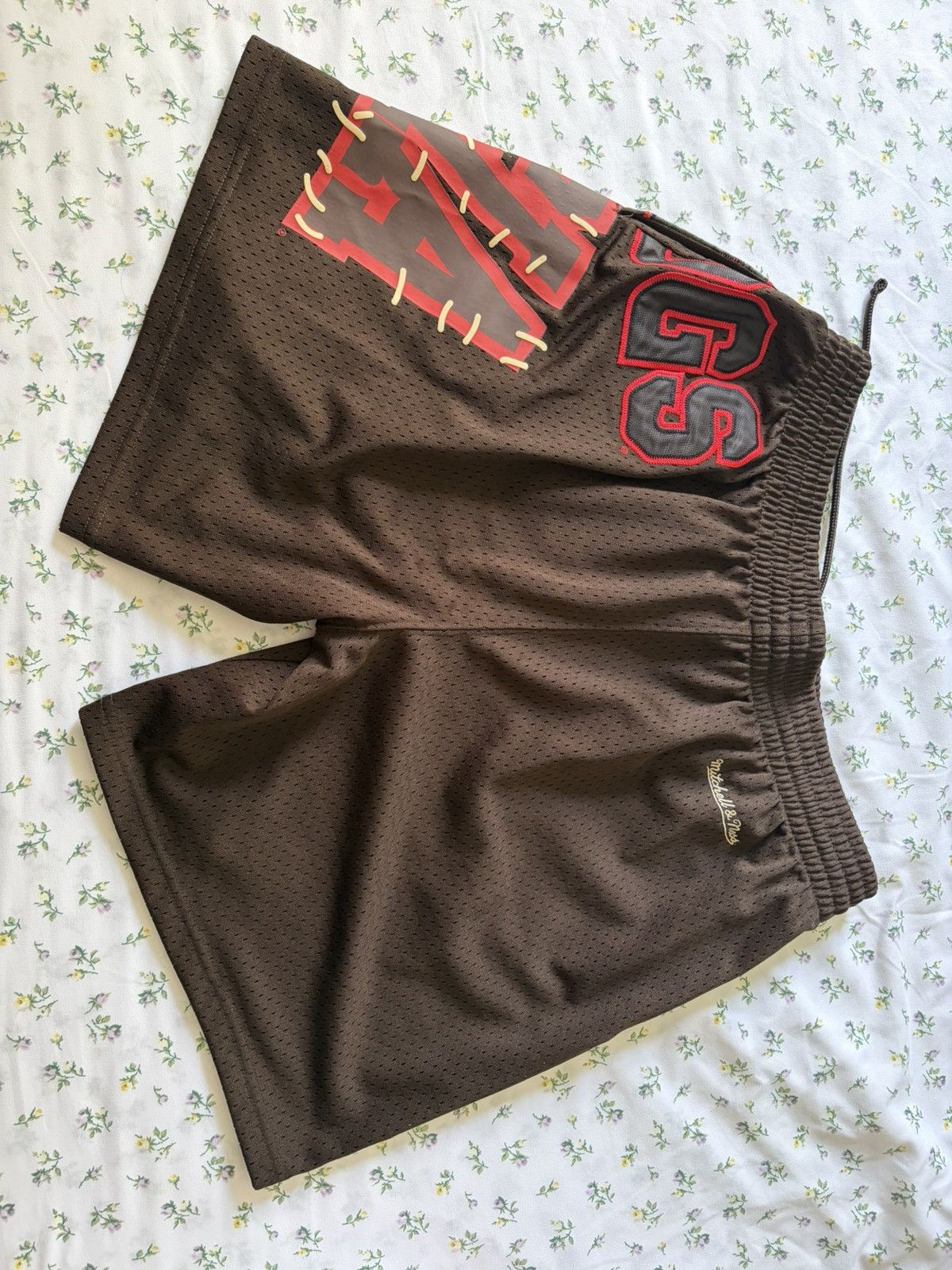 Mitchell & Ness × Travis Scott Mitchell & Ness x Travis Scott shorts Size US 36 / EU 52 - 2 Thumbnail