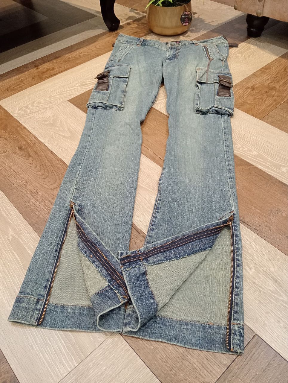 If Six Was Nine TEA FOR TWO JAPAN FLARED STRETCH CARGO ANKLE ZIP JEANS Size US 31 - 3 Thumbnail