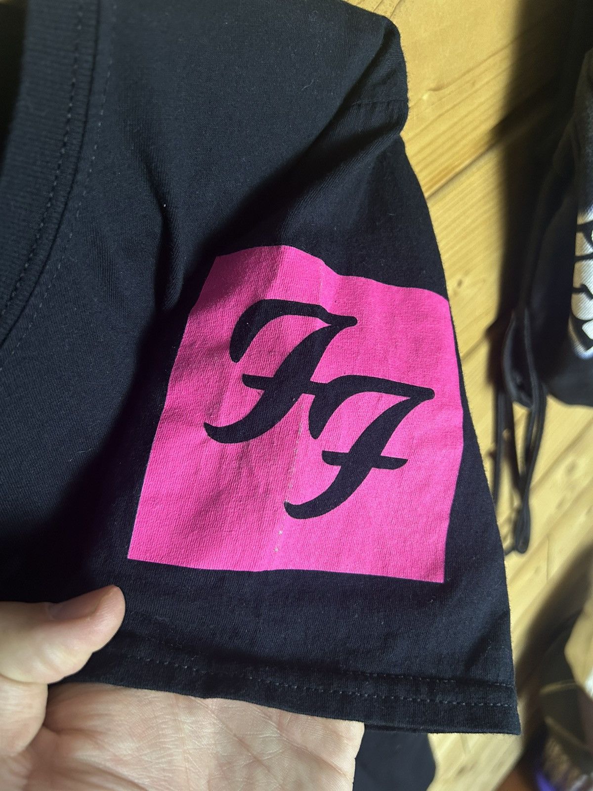 Band Tees Foo Fighters local crew t shirt Size US L / EU 52-54 / 3 - 3 Thumbnail