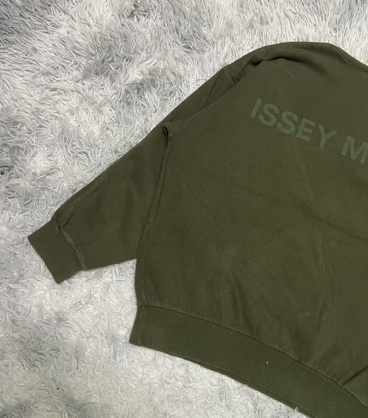 Issey Miyake 1990s ISSEY MIYAKE FADED EARTH TONE FOREST GREEN CREWNECK Size US L / EU 52-54 / 3 - 10 Thumbnail