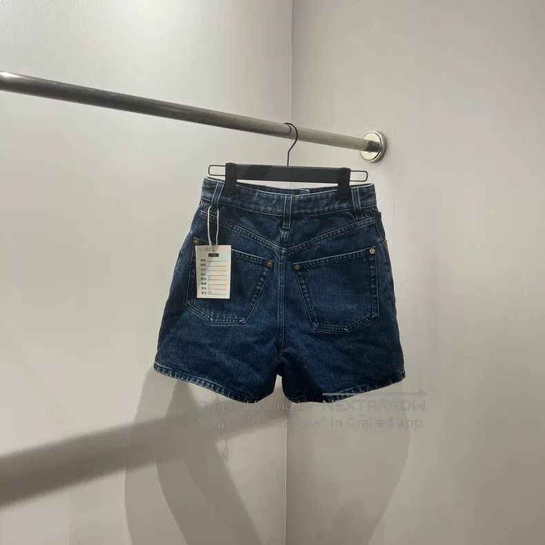 Louis Vuitton Louis Vuitton Logo washed high-waisted denim shorts Size US 34 / EU 50 - 2 Thumbnail