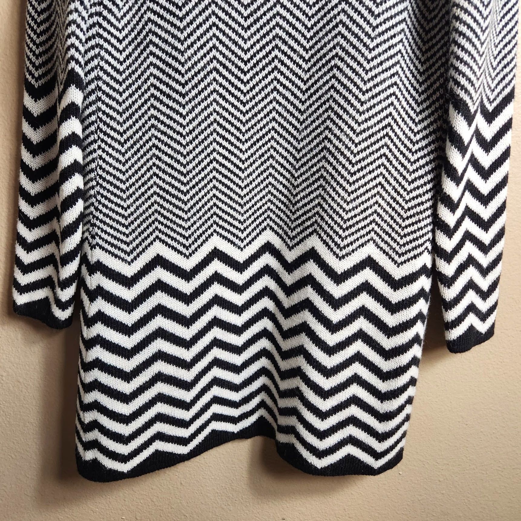 Vintage Lineamaglia Womens Cardigan Wool Blend Long Open LS Black White Chevron |S| Knit Office Women's Shirt/Sweater Size S / US 4 / IT 40 - 5 Thumbnail