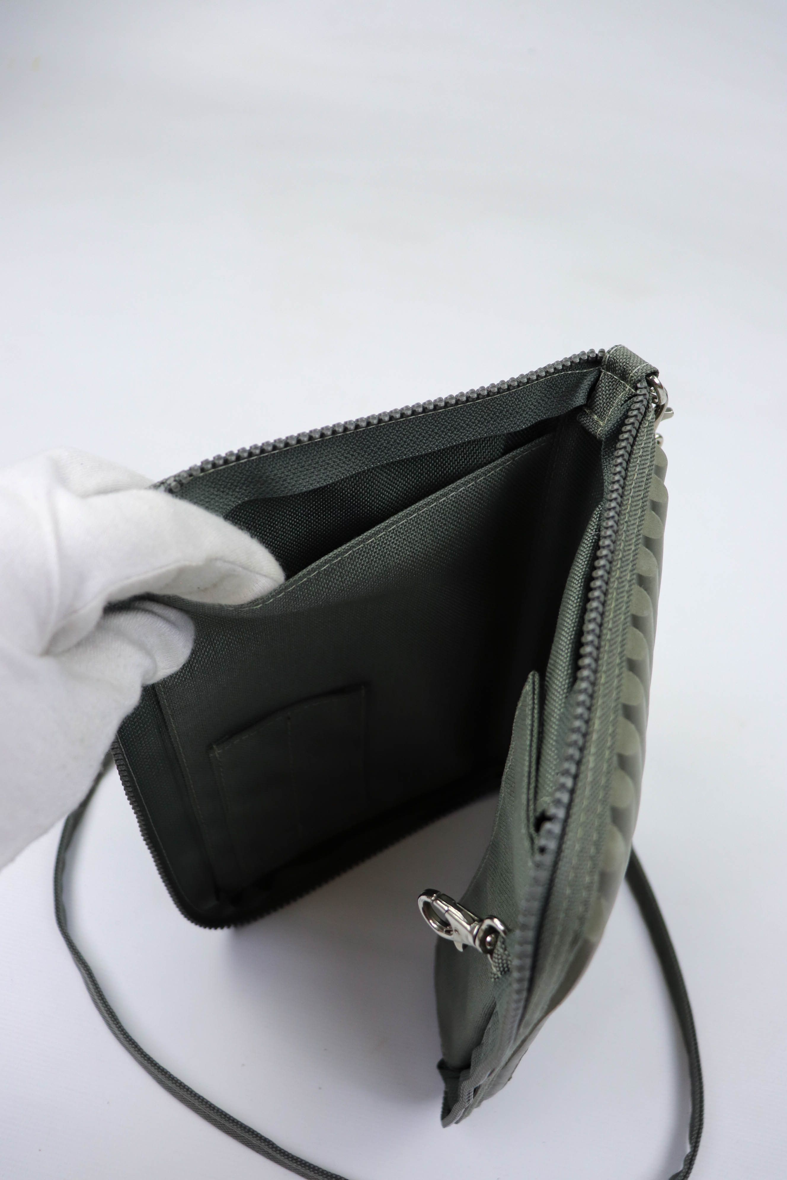 Mandarina Duck Vintage Mandarina Duck Patent Ribbed Plastic Crossbody Bag Size ONE SIZE - 12 Thumbnail