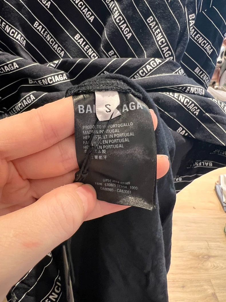 Balenciaga Balenciaga Black Full Print Letter Short Sleeve - A Very C Size US S / EU 44-46 / 1 - 3 Thumbnail