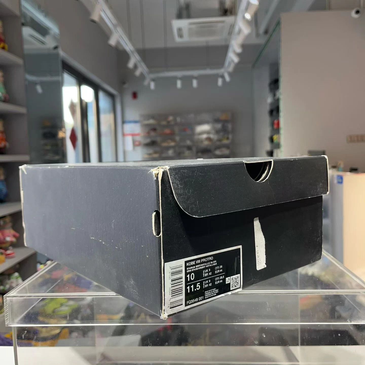 Nike Zk8 Venice size 44 worn a few times Size US 11 / EU 44 - 8 Thumbnail