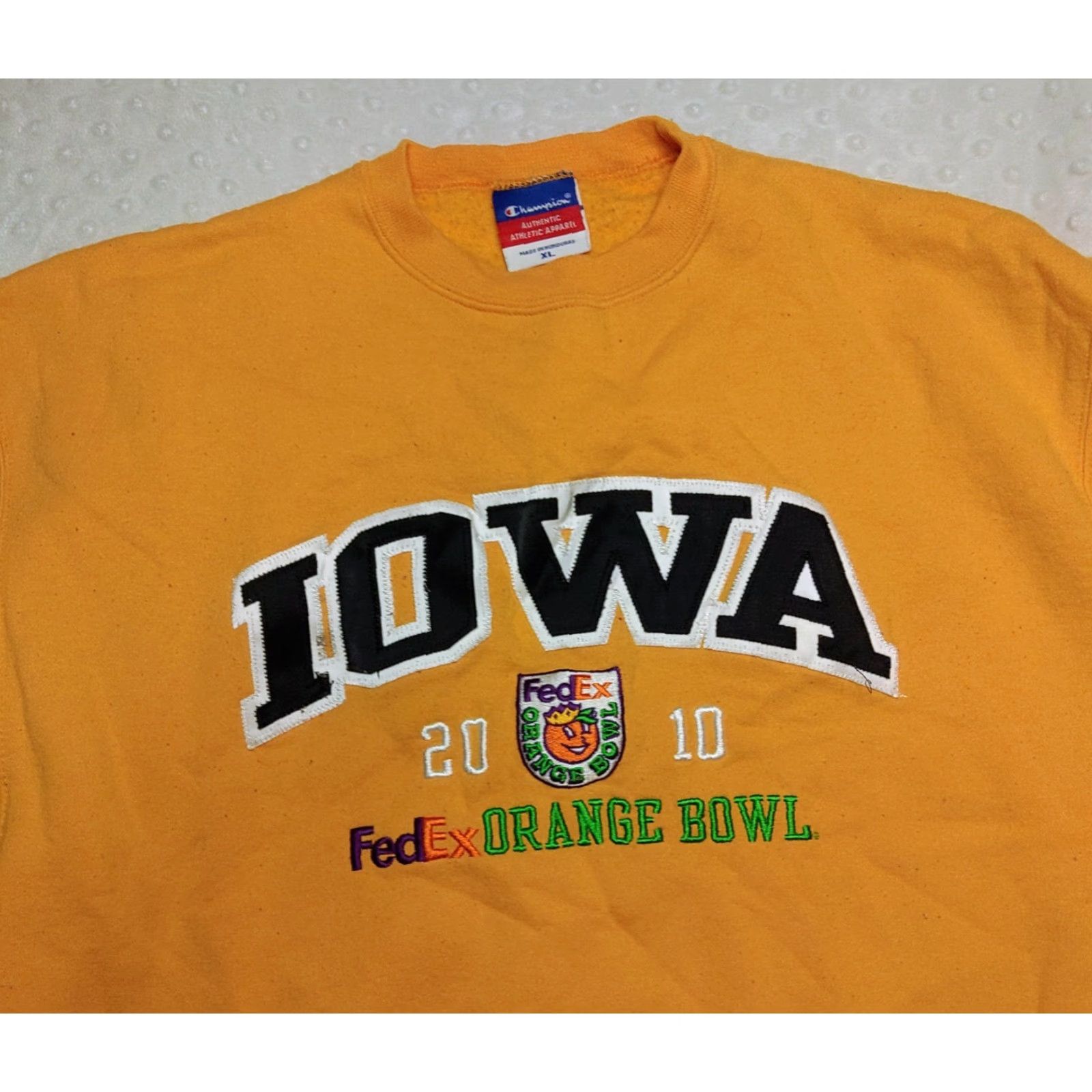 Champion VINTAGE Champion Sweatshirt XL Yellow Iowa Hawkeyes 2010 FedEx Orange Bowl Embroidered Logo Size US XL / EU 56 / 4 - 4 Thumbnail
