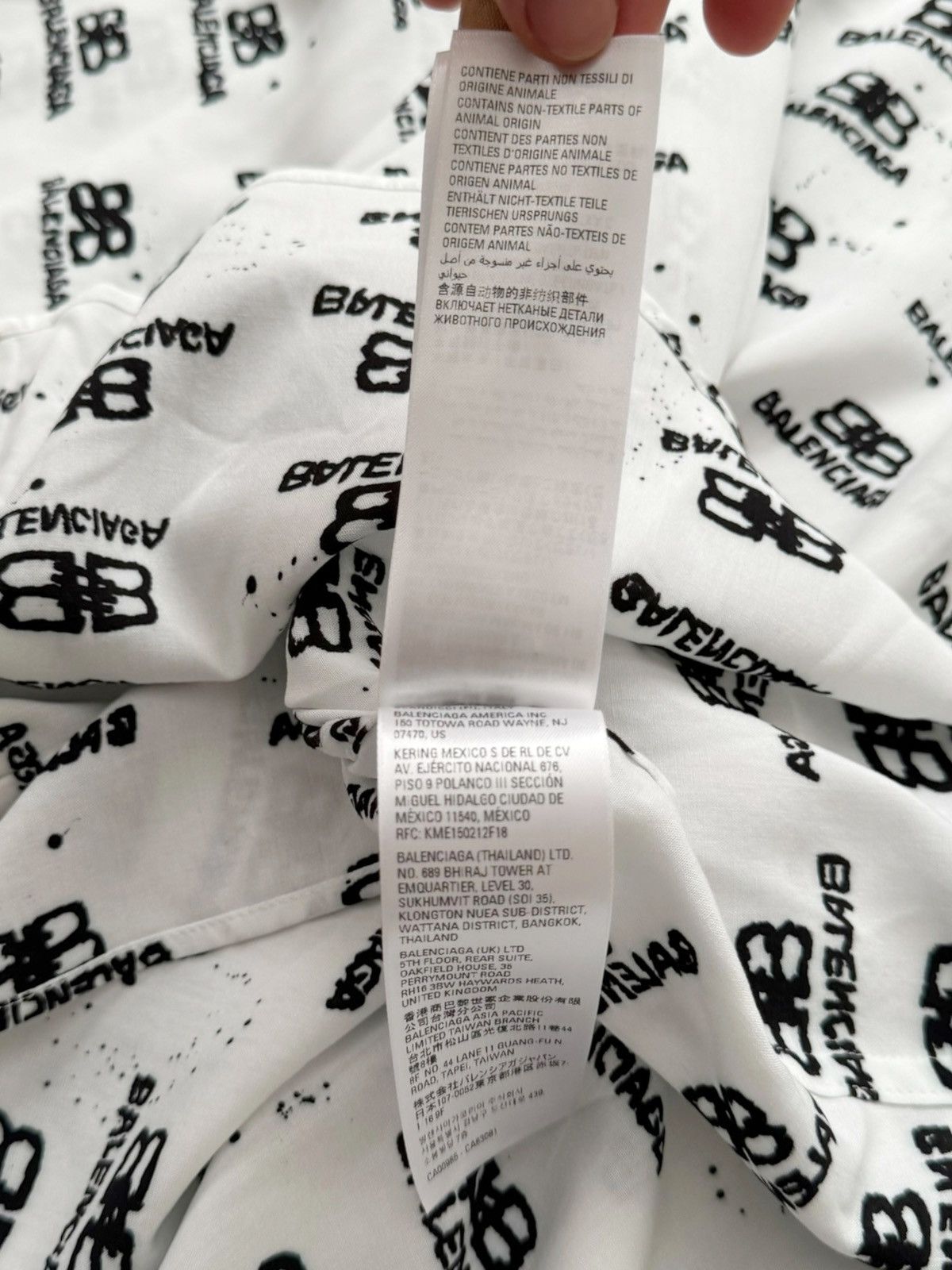 Balenciaga Garde Robe Allover Ink Logo Viscose Shirt Size US M / EU 48-50 / 2 - 9 Thumbnail