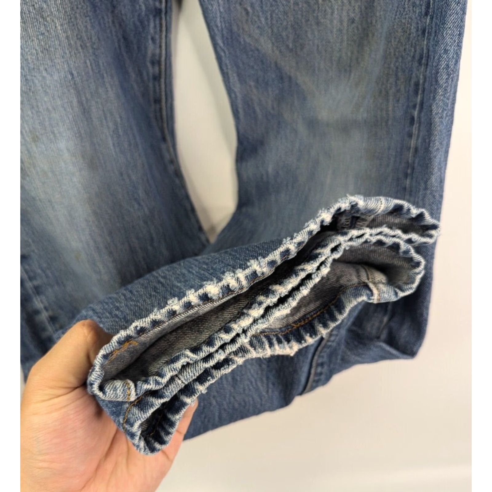 Levi's VINTAGE Levi's 501 XX Jeans Button Fly Straight Leg Mens 33 Blue Cotton Regular Stain Distressed 29 Inseam Size US 33 - 5 Thumbnail