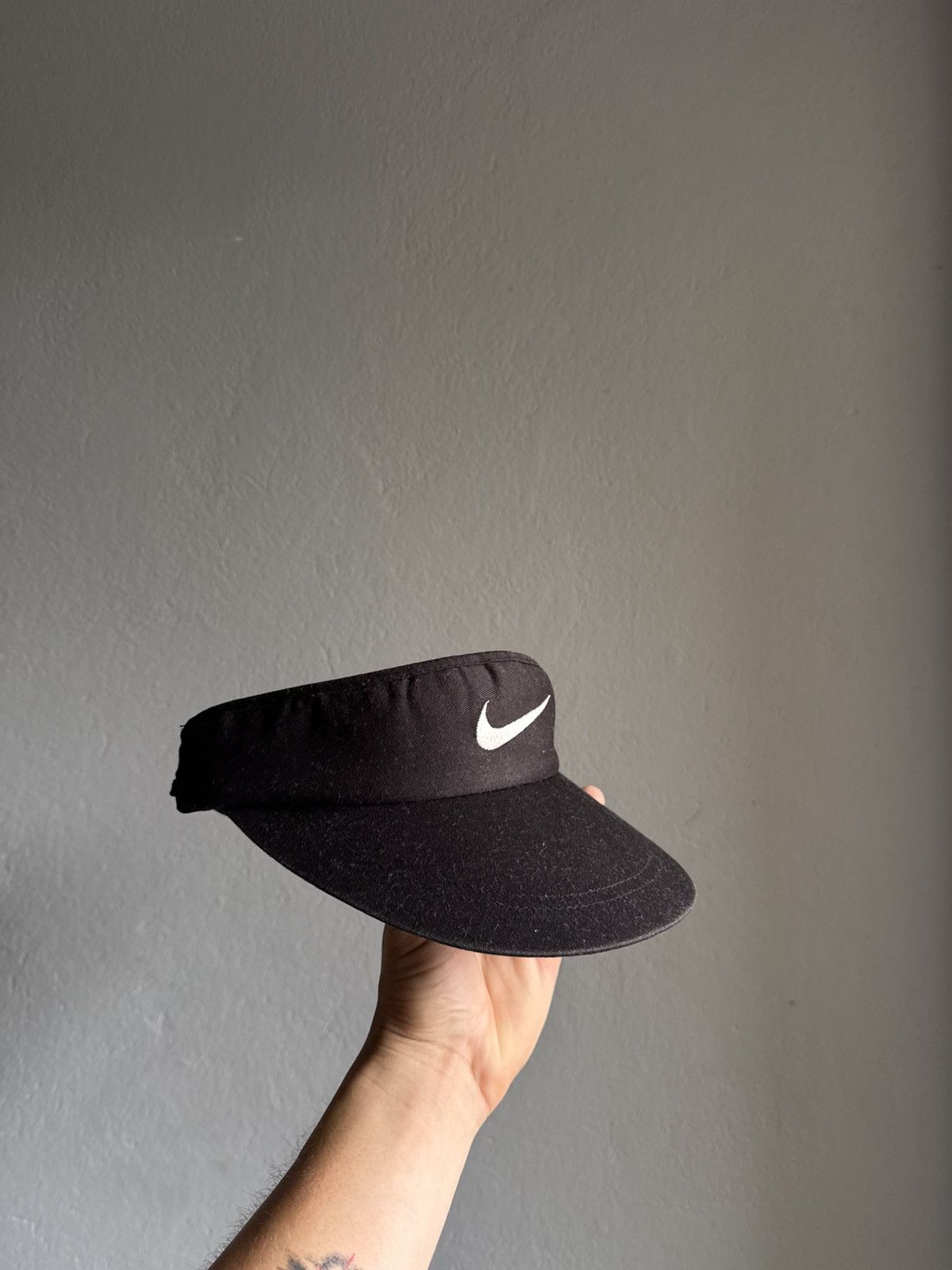 Nike Vintage Nike Visor Tennis Cap White Centre Black Logo Street Size ONE SIZE - 1 Thumbnail