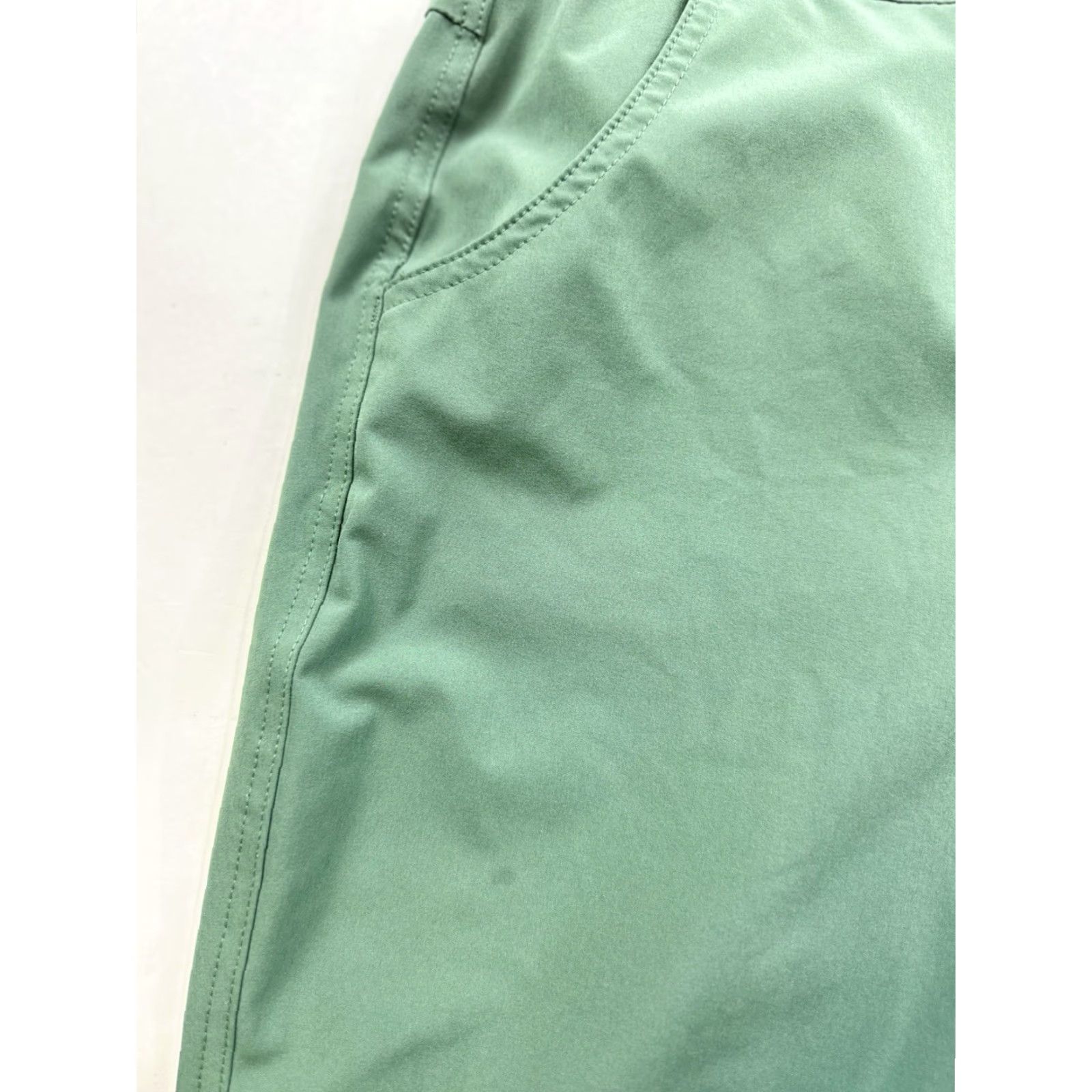 Eddie Bauer Eddie Bauer Women L Green Traveler Pants Pants Travel Ankle Gorpcore Pockets Slim Regular Size L Womens Green Travel Pants Size 36" / US 14 / IT 50 - 4 Thumbnail