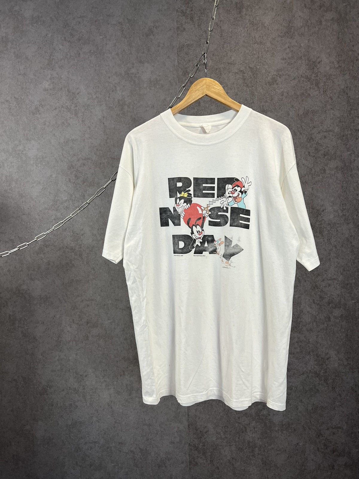 Vintage Red Nose Day 1997 Warner bros vintage comics movie tee Size US XL / EU 56 / 4 - 1 Thumbnail