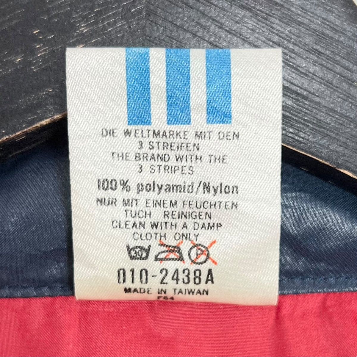 Adidas × Vintage Vintage Adidas Trefoil Windbreaker Jacket Foldable Bag Size US XL / EU 56 / 4 - 8 Thumbnail