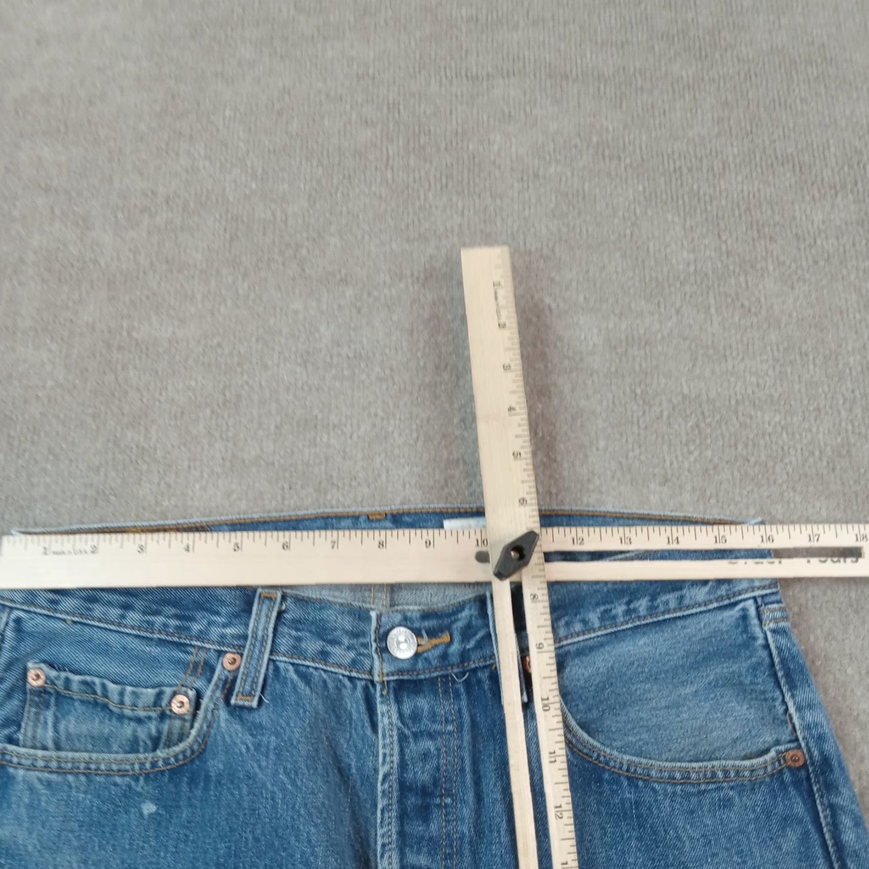 Levi's Levis 501 Jeans Mens 32x32 Blue Denim Straight Leg 5-Pocket Cotton Regular Fit Size US 32 / EU 48 - 4 Thumbnail