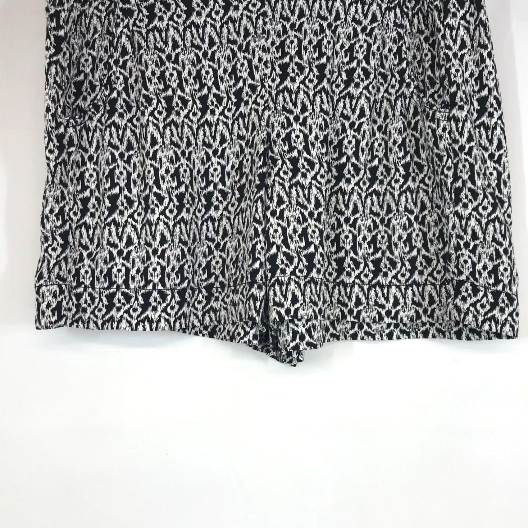 Vintage VINTAGE Lane Bryant Women's Black White Ikat Print Elastic Waist Shorts 14/16 Size 36" / US 14 / IT 50 - 3 Thumbnail