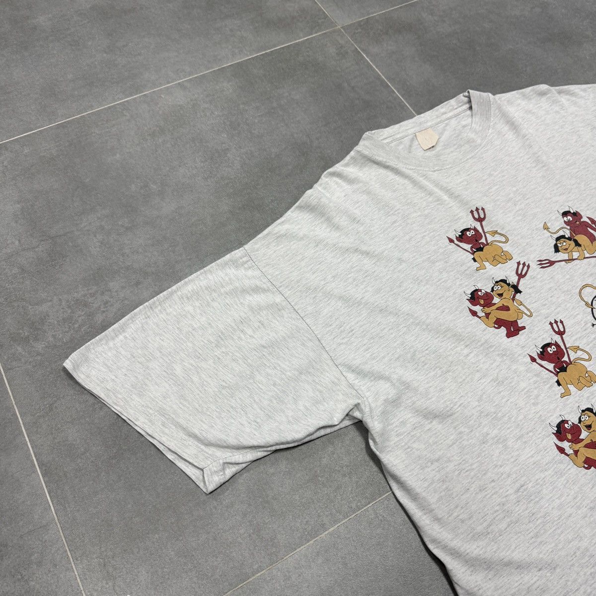Other Vintage Cartoon Devil Graphic Funny Comic Print T-Shirt Gray Size US XXL / EU 58 / 5 - 2 Thumbnail