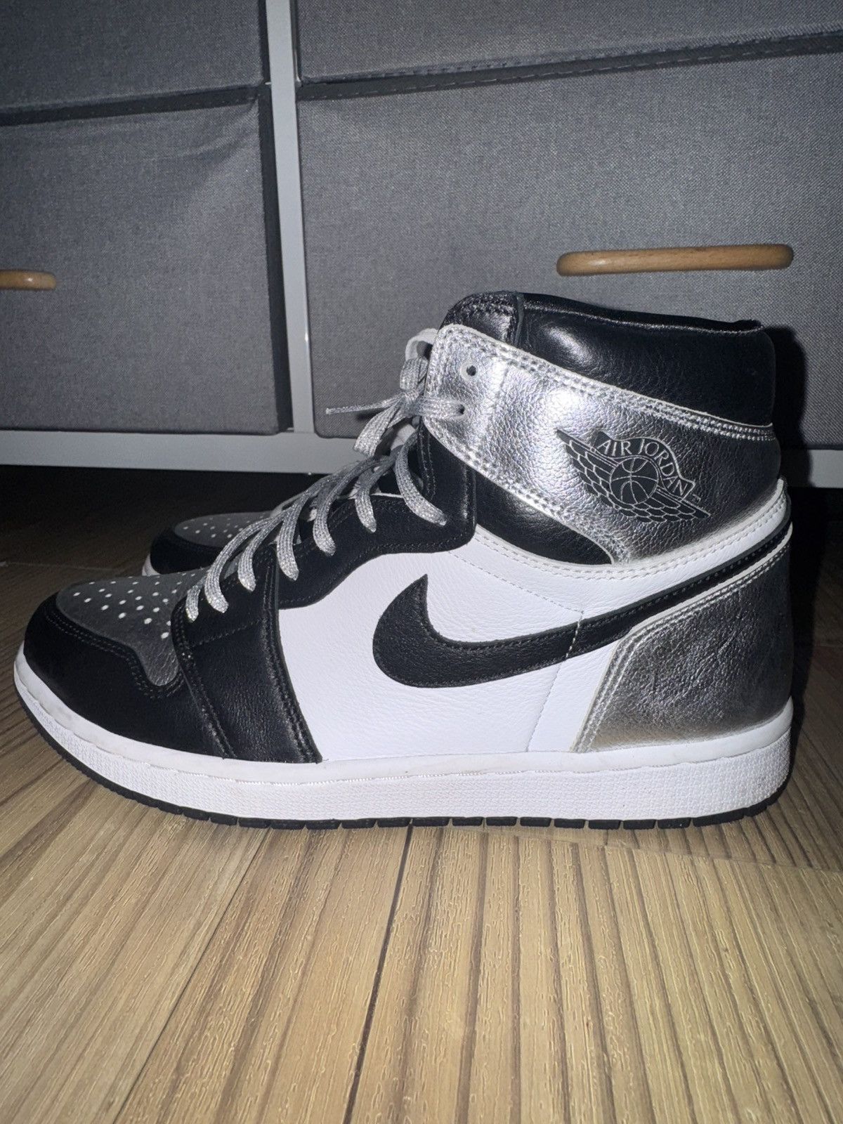 Nike Jordan 1 Metallic High Top Size US 11.5 / EU 44-45 - 2 Thumbnail