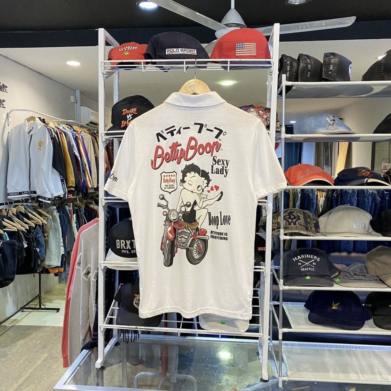 Vintage Vintage Sexy Love Betty Boop Biker Cartoon Pocket Polo Tees Size US L / EU 52-54 / 3 - 1 Thumbnail