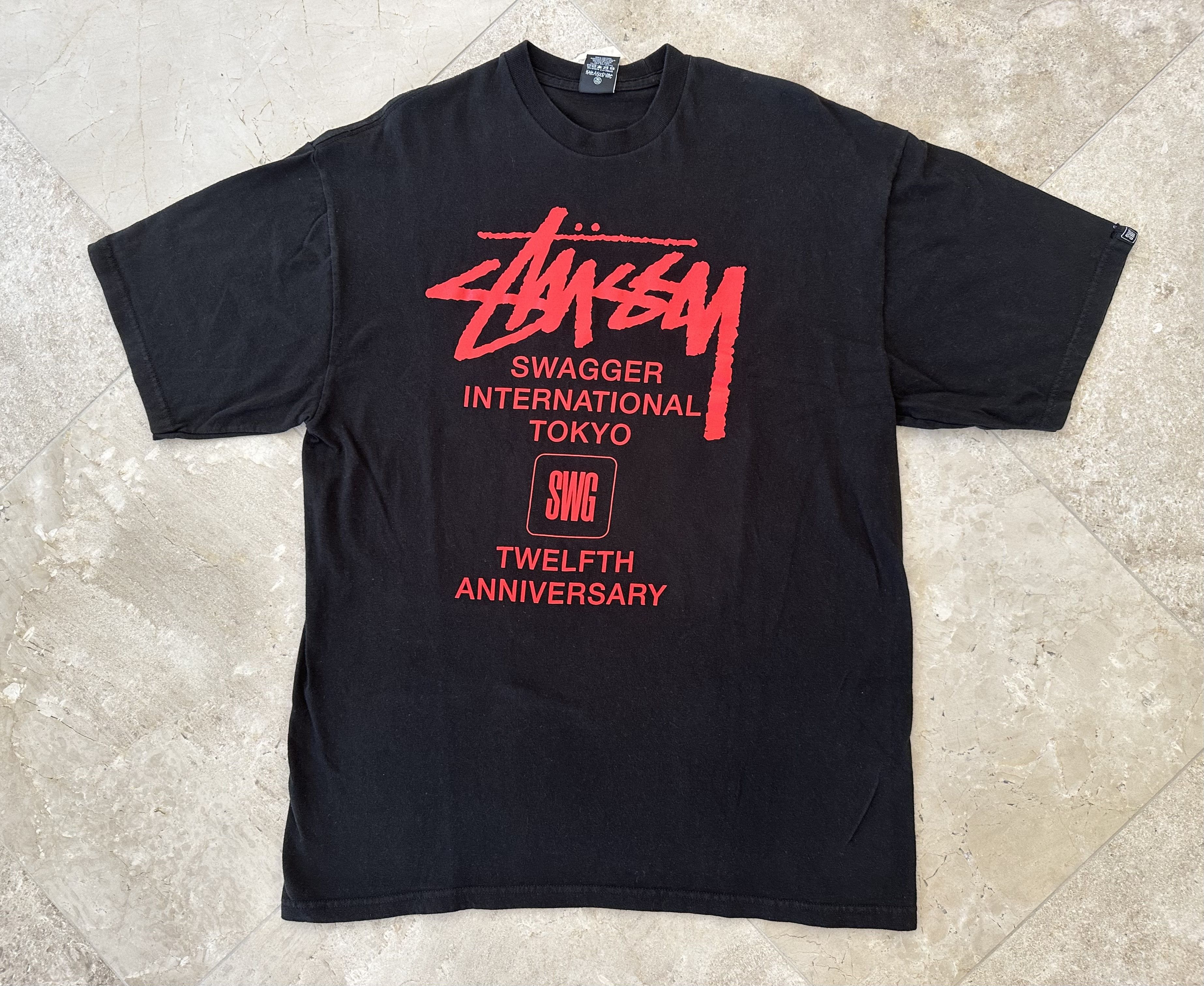 STUSSY SWAGGER 12周年 WORLD TOUR TEE Tシャツ 【公式通販】