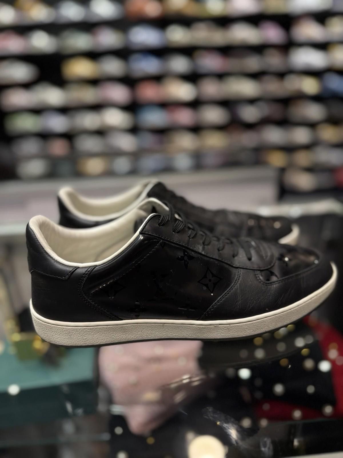 Louis Vuitton Louis Vuitton Mens Rivoli Leather LV Sneaker 6.5(UK) 7.5(US) Size US 7.5 / EU 40-41 - 3 Thumbnail