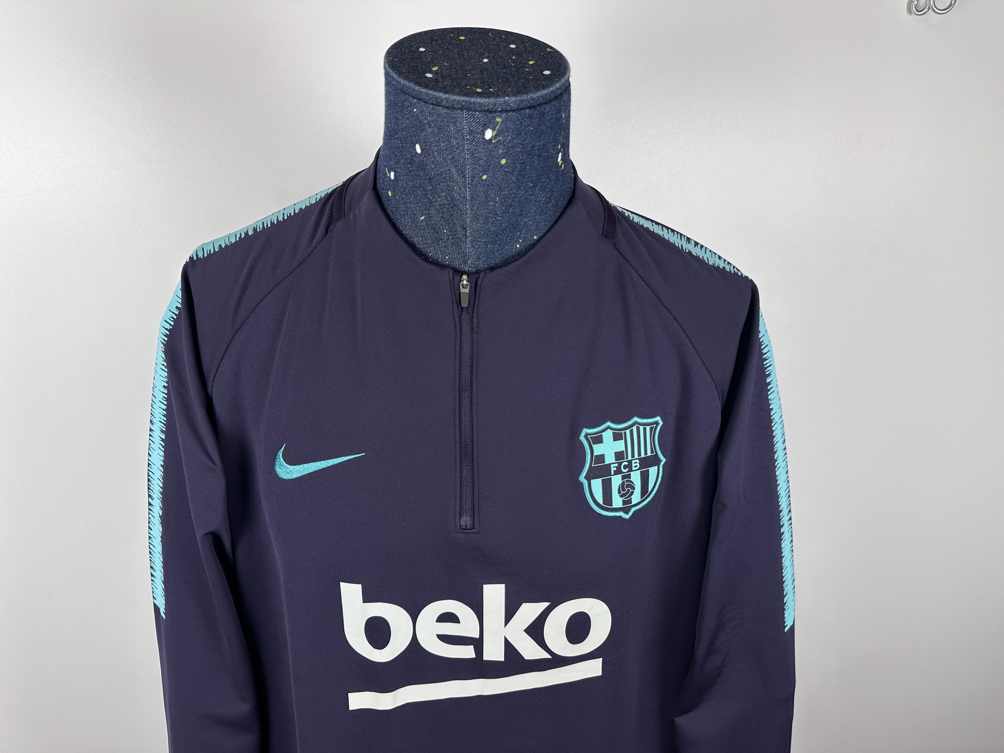 Nike BARCELONA 2019 TRAINING FOOTBALL SOCCER SWEATSHIRT TOP NIKE Size US XL / EU 56 / 4 - 5 Thumbnail